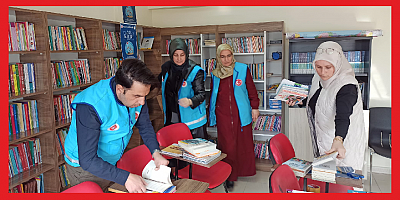 Adana’da 'Hediyem Kitap Olsun' kampanyası kitapları dağıtılıyor